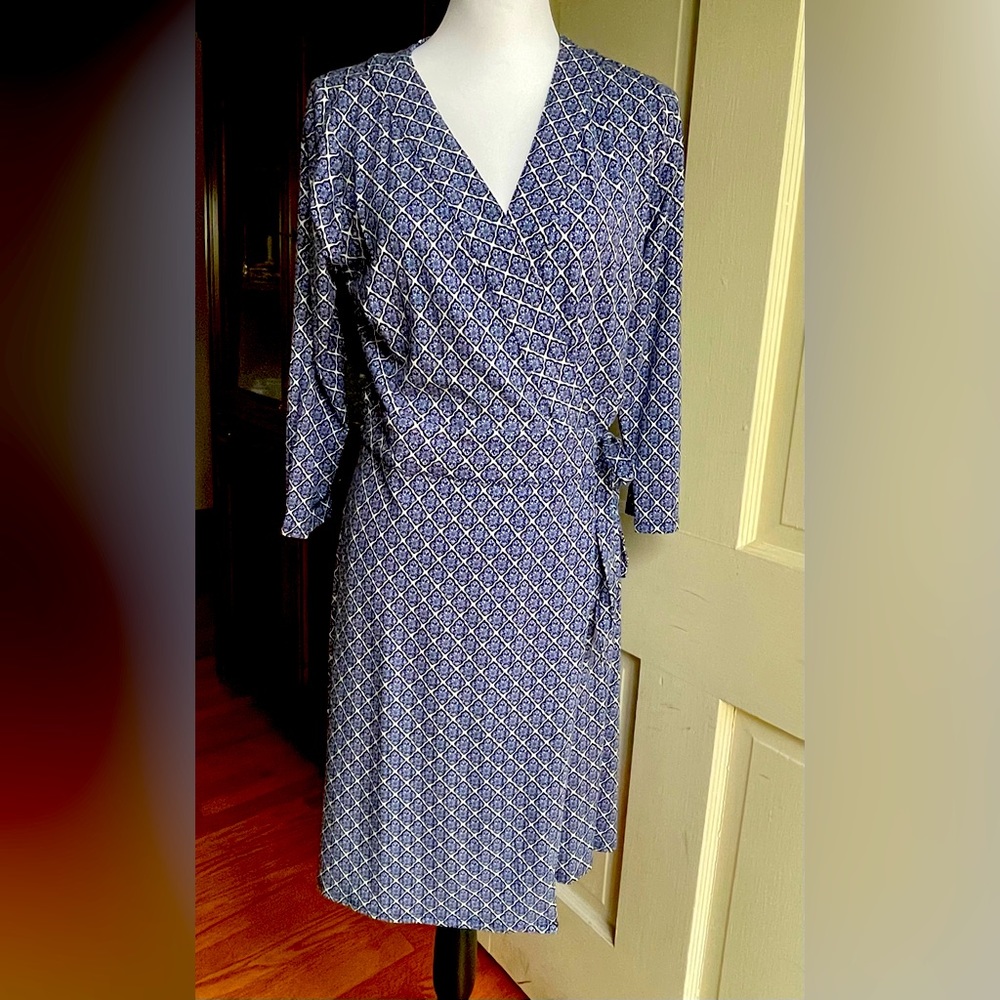 Ann Taylor Floral Wrap-Around Dress, size 10. New with tag.